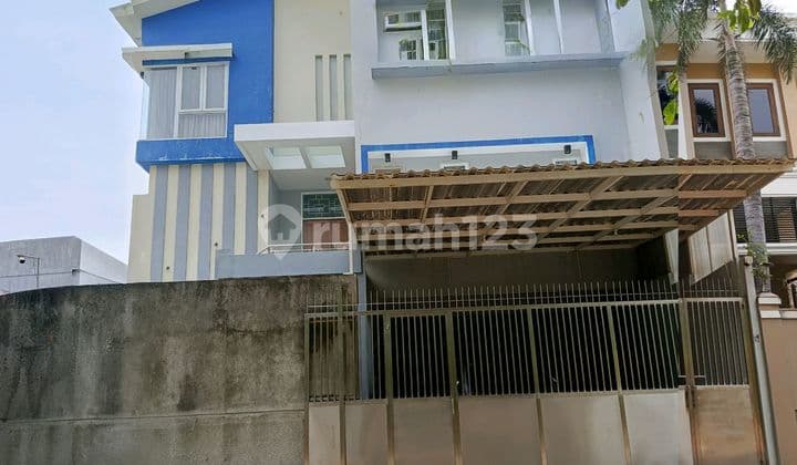 Perum Taman Kebon Jeruk - Rumah Mewah dan Cantik. Bangunan Masi Baru. Shgb LT 294 M2. di Perum Taman Kebon Jeruk. Jakarta Barat