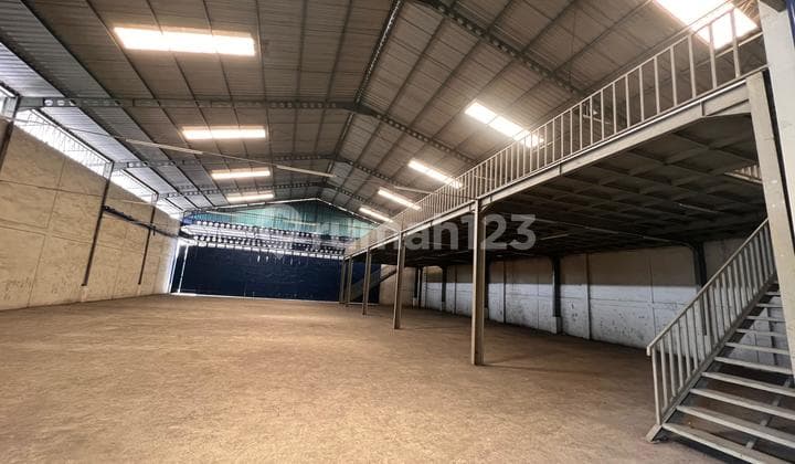 Dijual Gudang Terawat Siap Pakai, Raya Prambon, Lt 1.678 m2, HGB.