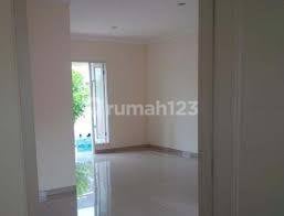 Disewakan Rumah Villa Centra Raya, 2 Lantai, Bagus Full Furnished
