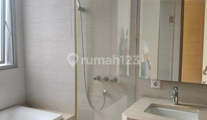 Condo Taman Anggrek Tower Beech 135M2 Private Elevator Semi-Furnished