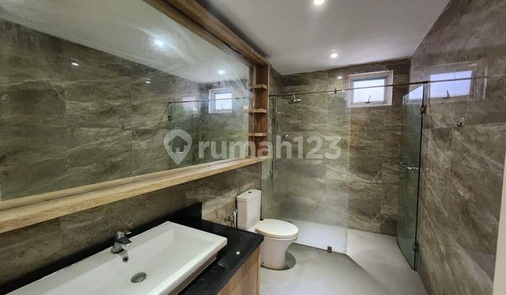 Rumah Mewah Citra 6 Orange Heliconia 12x24m2 3 Lantai Full Renov