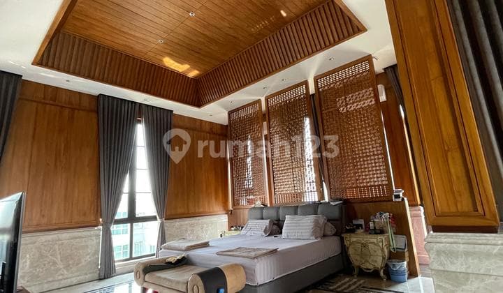 Rumah Pantai Mutiara Hook 609M2 4 Lantai Super Mevvah Marmer Furnish