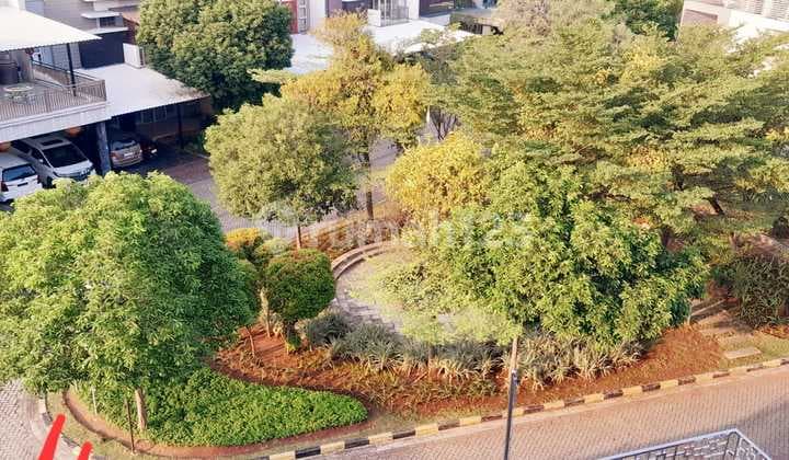 Rumah Golf Lake Victoria Hills 10X20m2 5 Lantai Selatan SHM Rare