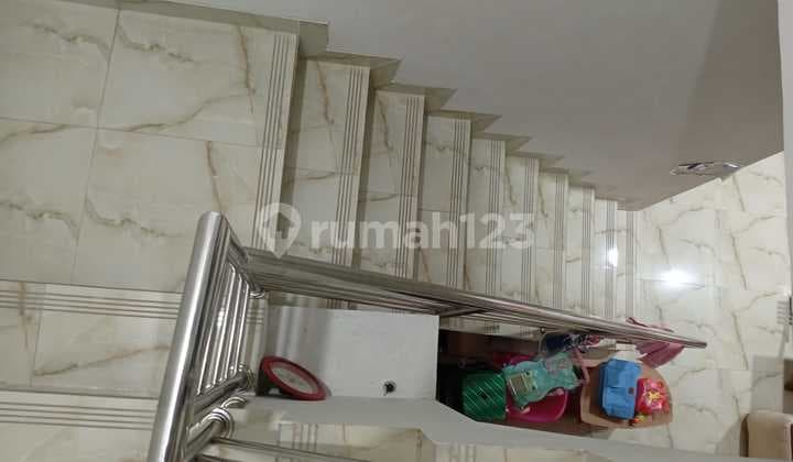 Rumah Citra Garden Puri 7X23m2 Bangunan Kontraktor Semi Furnished