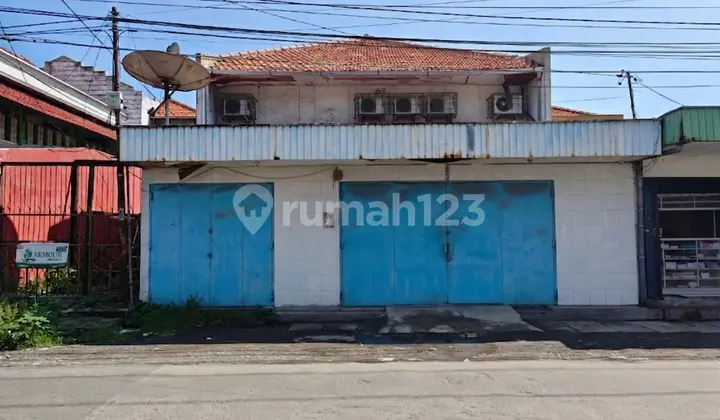 Commercial House in West Dukuh Kupang