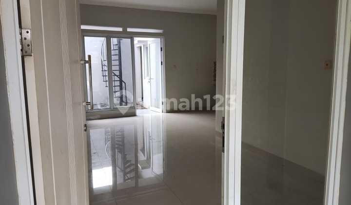 Disewakan Rumah 2 Lt Dalam Cluster di Metland Menteng