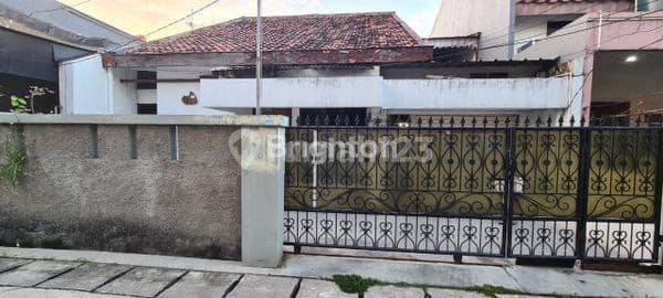 Well-Maintained and Strategic House in Mangga Duri Kepa