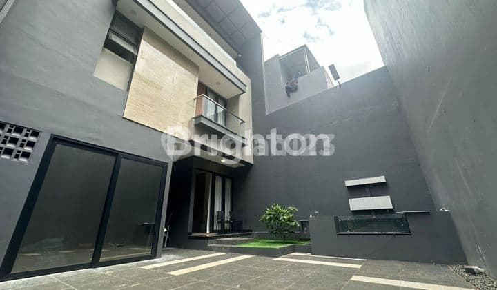 RUMAH MEWAH DI GRAND TREVISTA RESIDENCE, KEBUN JERUK