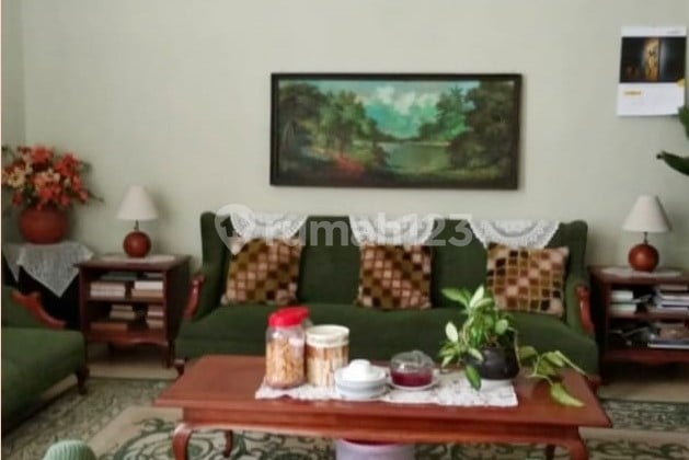 Classic 2-Story House Tubagus Ismail Dago Bandung