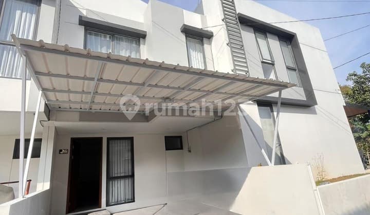Rumah 2 Lantai Belakang Setra Duta Bandung