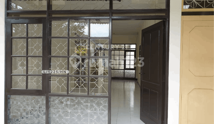 Rumah Bersih dan Nyaman Siap Huni di Taman Holis Indah Bandung