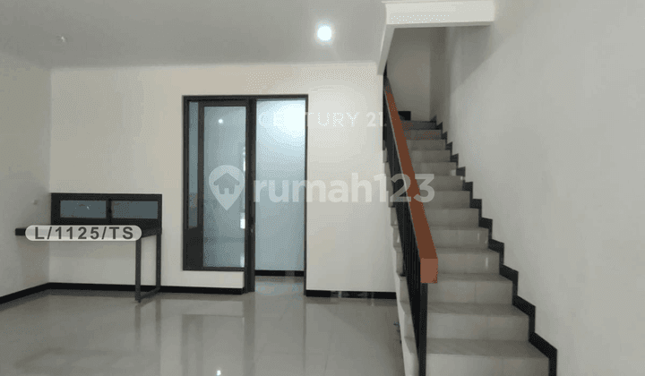 Rumah 2 Lantai Bersih Dan Nyaman Siap Huni Di TKI 5 Bandung