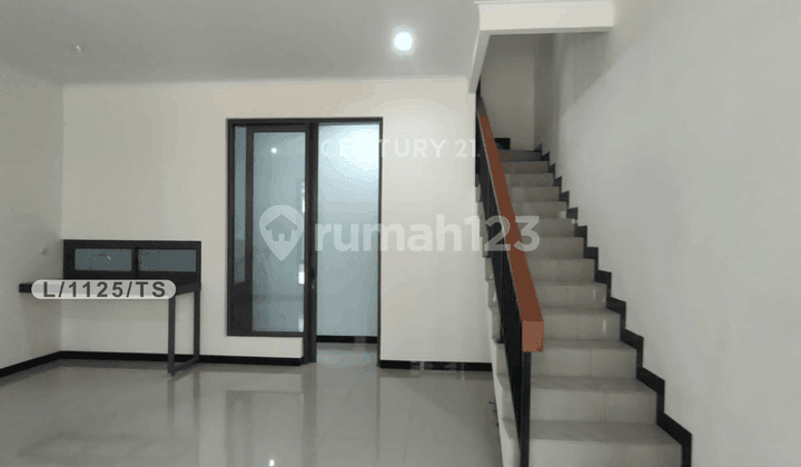Rumah 2 Lantai Bersih Dan Nyaman Siap Huni Di TKI 5 Bandung