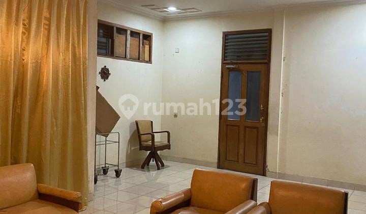 R2010 House in Grogol, West Jakarta