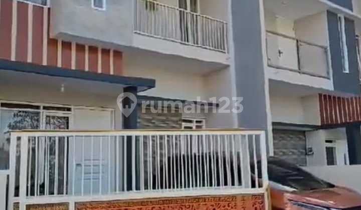 Dijual Rumah 2 Lantai Fasilitas Pool Dekat Jatim Park Malang
