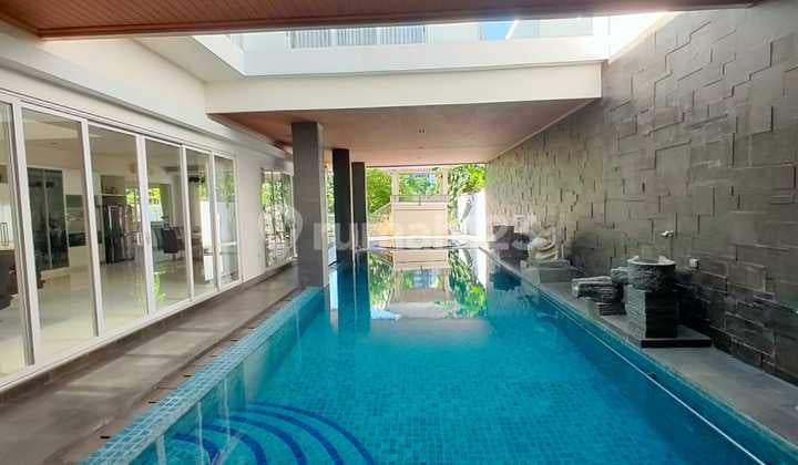 Dijual Rumah Mewah Graha Family Ada Pool