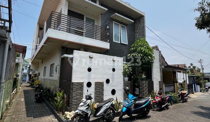 Dijual Cepat Rumah 2 Lantai Lokasi Strategis