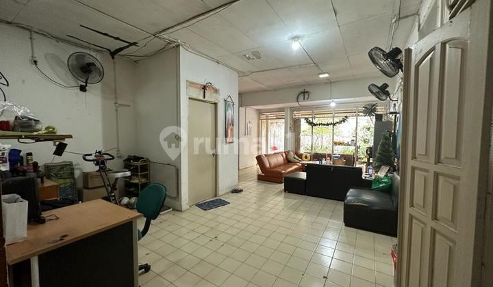 Dijual.rumah Lama Dipuri Kembangan Baru Jakbar