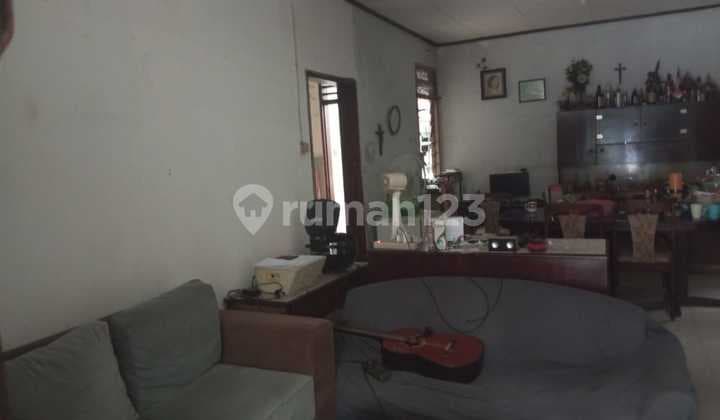 For Sale House in Taman Meruya Ilir, North Meruya, West Jakarta.