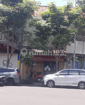 Shop House in Bubutan