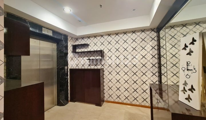 Apartemen 2 Lantai, 4+1 BR di Casa Grande Residence, Full Furnished, SHM