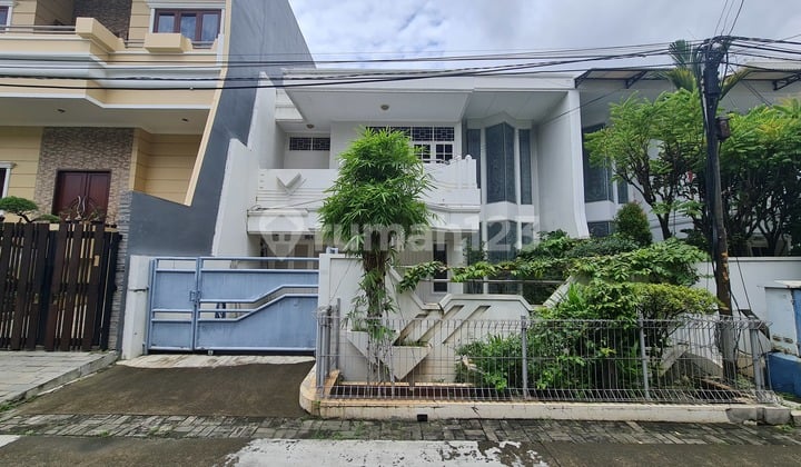 Rumah 2 Lantai 200M2 di Green Garden, Jakbar, SHM