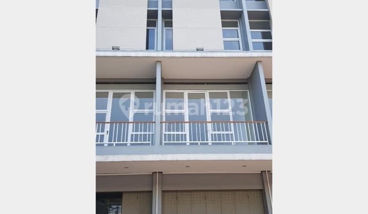 270M2 Shophouse in Ciledug, Kebayoran Lama, South Jakarta, Certified Title, Good Condition and Ready to Occupy