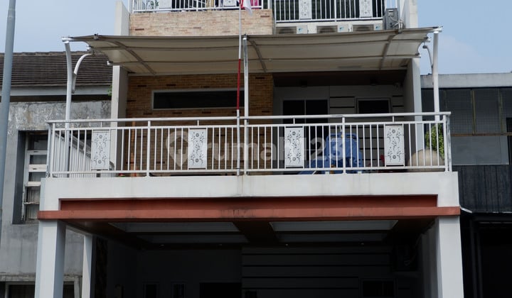 Rumah 3 Lantai 102M2 di The Address Cluster Deluxe, Depok, SHM