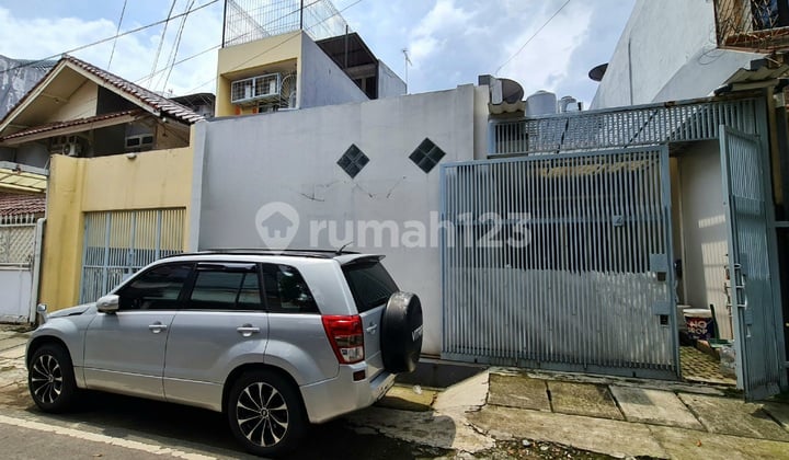 Kost House 213M2, 3 Floors, in Central Salemba, Central Jakarta, SHM