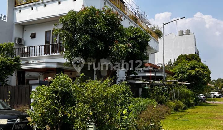 Hook House 3 Floors Semi Furnished at Malibu The City Resort Cengkareng