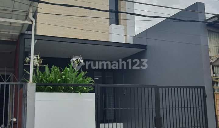 Rumah 3 Lantai Luas di Ratu Asia Baru - Dekat Taman Ratu Indah, SHM