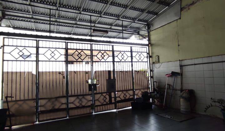 Rumah Mewah 3 Lantai Strategis Bagus Siap Huni