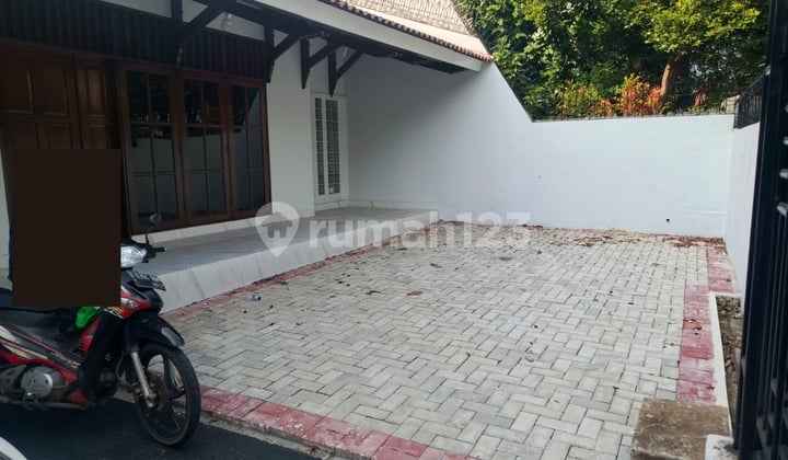 Disewakan Rumah Mewah Di Puri Indah - Lt 360 M², Lb 350 M², 4kt, 4km, Harga 300 Jt/tahun