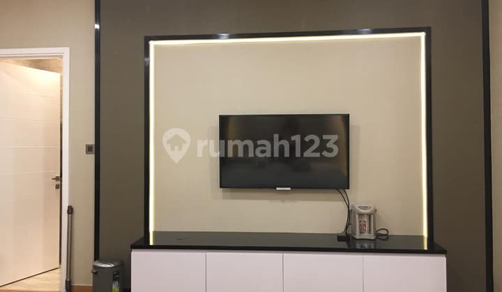 Rumah 3 Lantai Full Furnish di Greenlake City Cluster Australia, Luas & Siap Huni