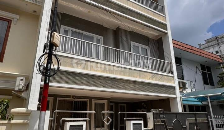 Rumah Modern 266 M² Di Bandengan Selatan - Semi Furnished & Bebas Banjir