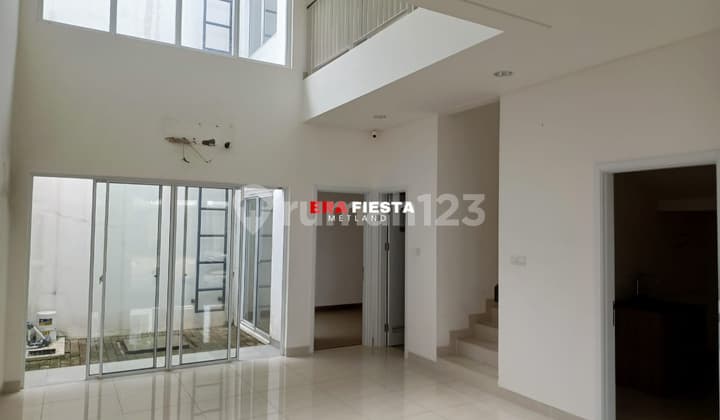 Price Drop! Quick Sale Luxury House in The Riviera