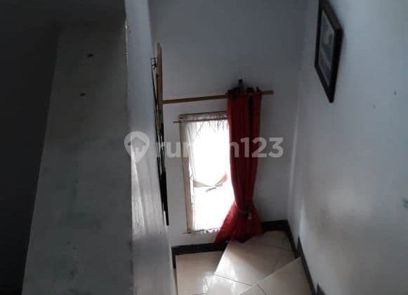 Rumah pinggir jalan lokasi strategis di Metro Permata 1