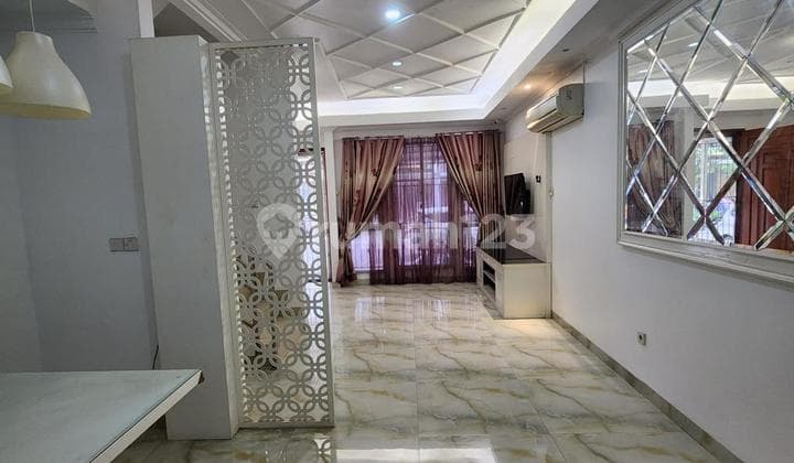 Rumah Cantik Semi Furnished Di Green Lake City