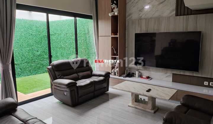 Rumah Mewah Full Furnished Di Green Garden Residance