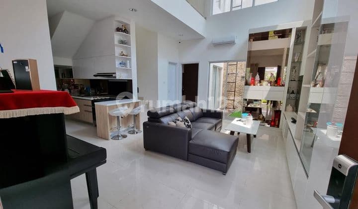 Rumah Cantik Furnished 2 Lantai Di The Riviera