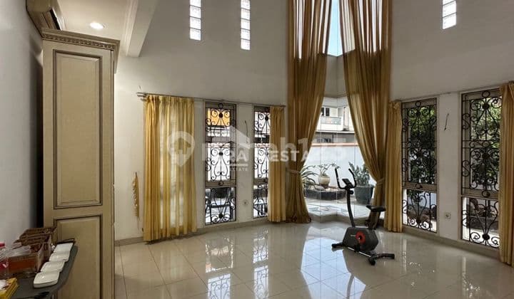 Rumah Mewah Nyaman Bagus 2 Lantai di Kembangan Jakarta Barat