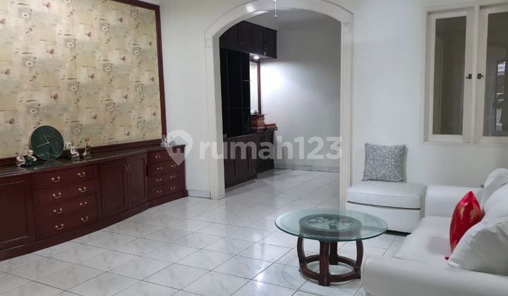 Rumah Furnished 2 Lantai di Permata Buana Siap Huni