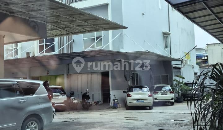 Move-In Ready Furnished 4-Bedroom House in Cendrawasih Cengkareng