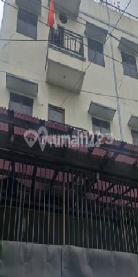 Dijual Gudang 4Lt di Jl Perdana Wijaya Kusuma Jakarta Barat. Lokasi Strategis