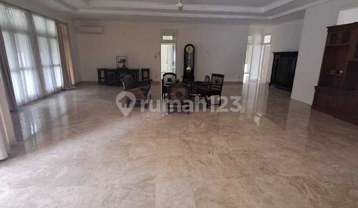 Disewakan Rumah Baru Renovasi Sekitar Scbd Senopati Parkiran Besar Cocok untuk Kantor