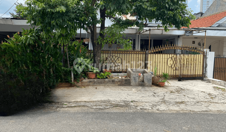 Dijual. Rumah Tua Hitung Tanah Daerah Pakubuwono Prime Area. Jarang Ada.