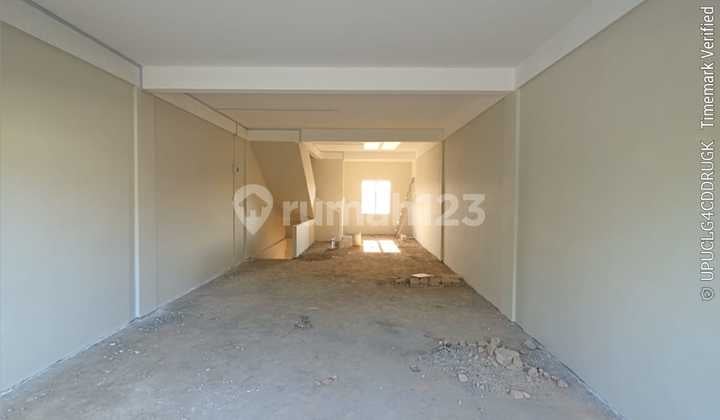 3-Storey Shop House Located in Golden City