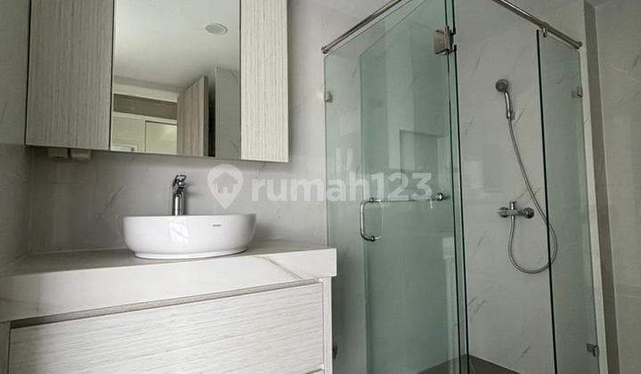 For Sale Semi-Furnished Condominium Apartment in West Jakarta Near 4 Malls 4 Campuses Fully Renovated