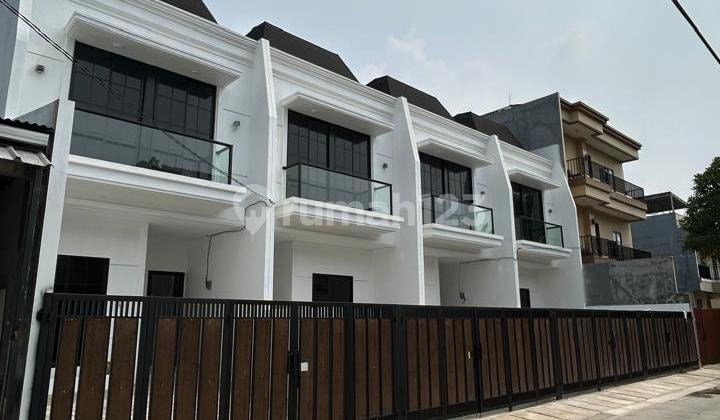 Dijual Rumah Classic Europe 2 Lantai Meruya Utara Jakarta Barat