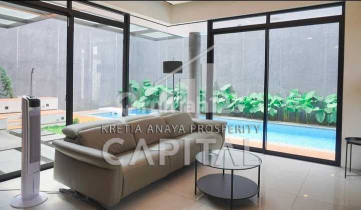 Rumah Mewah Rasa Villa Sudah Full Furnished Dan Ada Kolam Renang di Kota Baru Parahyangan